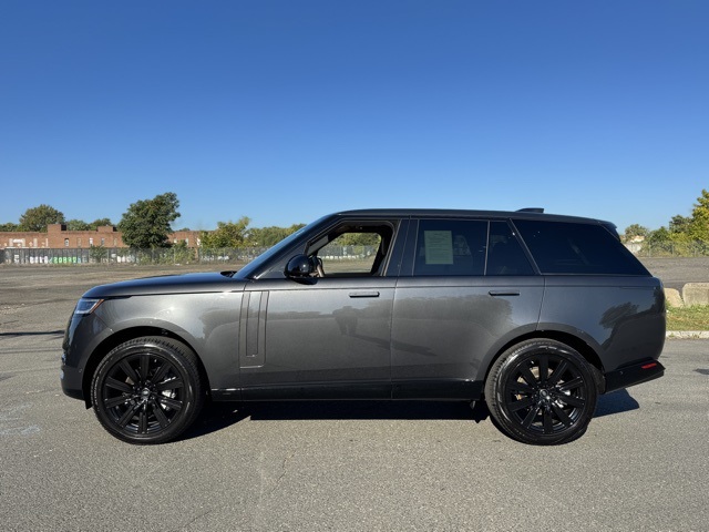 2025 Land Rover Range Rover SE photo 2