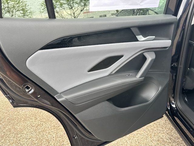 2025 Volkswagen Tiguan SE photo 17