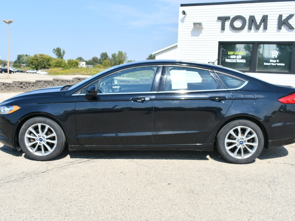 2017 Ford Fusion SE photo 3