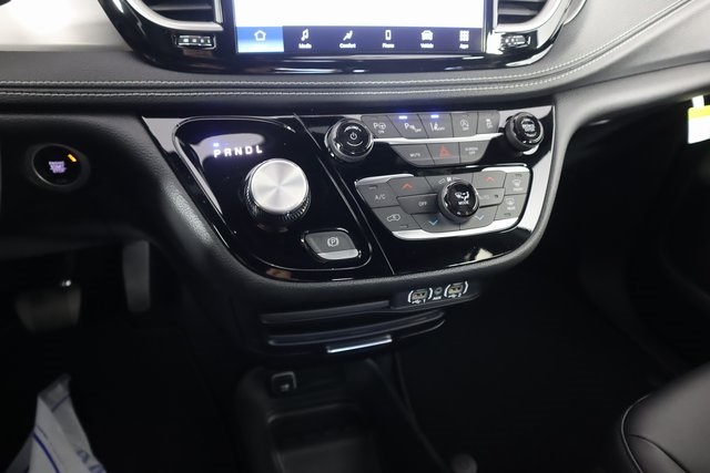 2025 Chrysler Pacifica photo 12