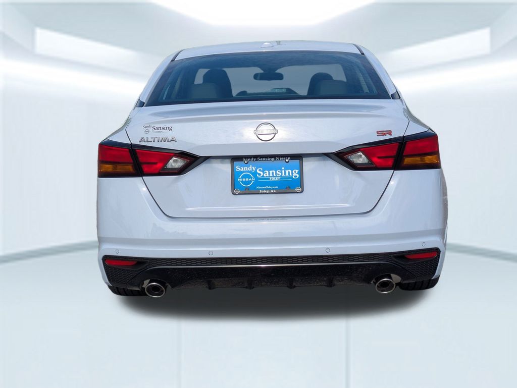 2025 Nissan Altima SR photo 3