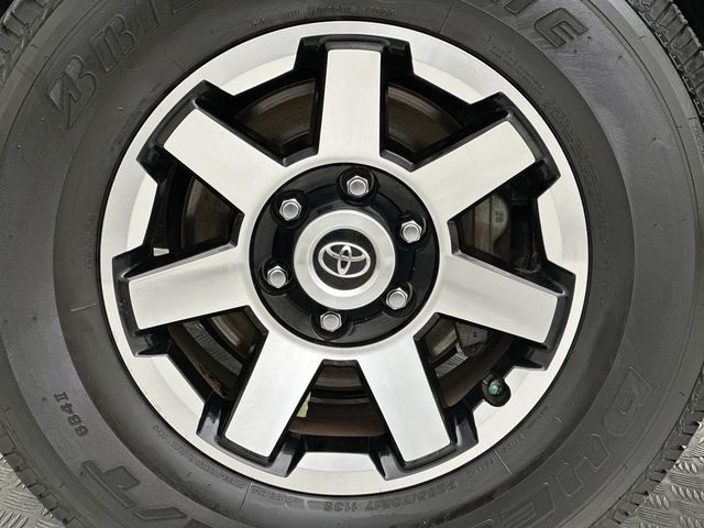 2020 Toyota 4Runner TRD Off-Road photo 2