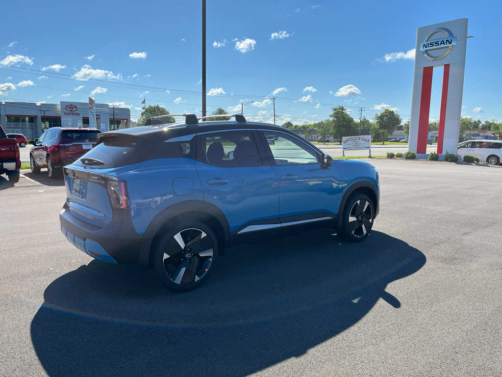 2025 Nissan Kicks SR photo 3