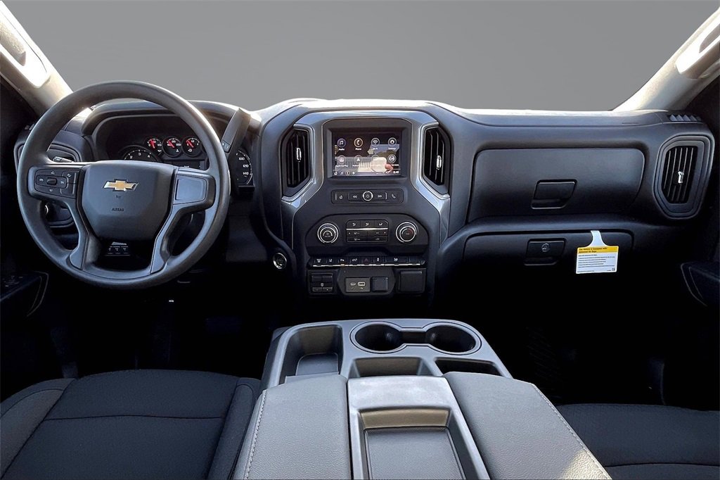 2025 Chevrolet Silverado 2500HD Custom photo 5