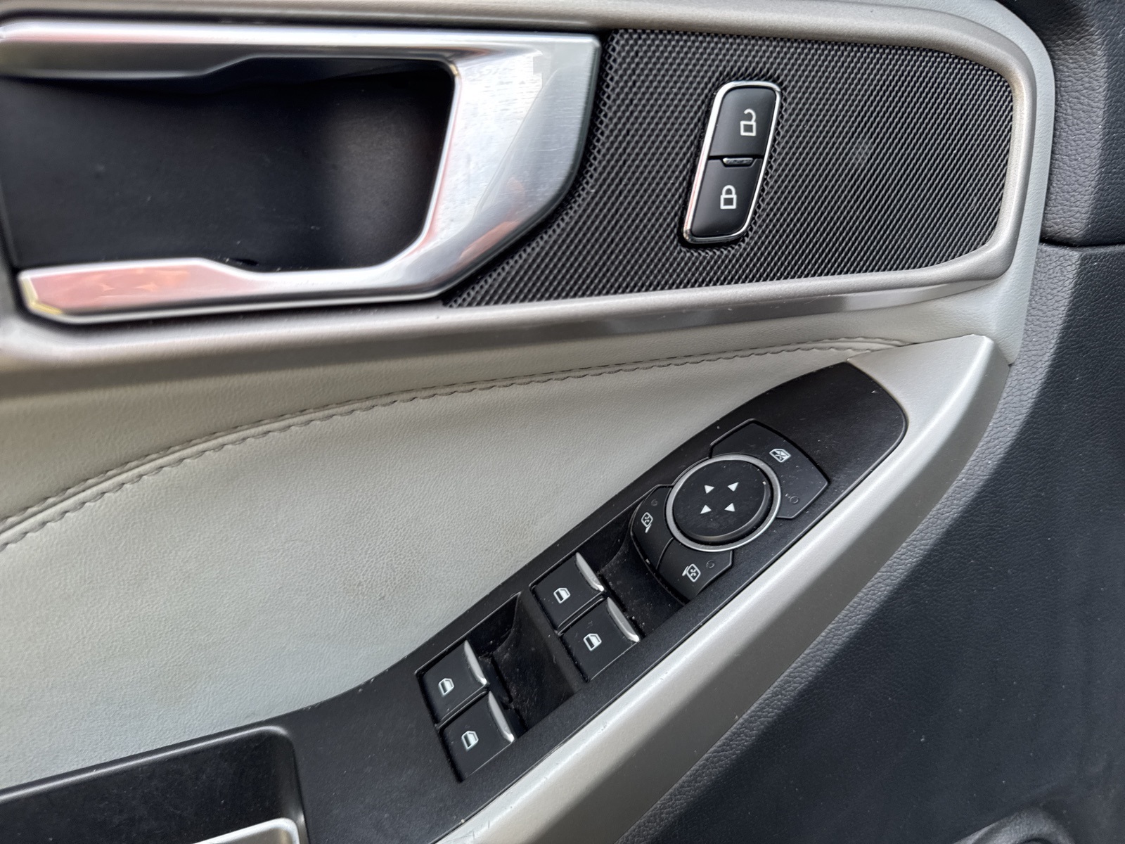 2022 Ford Explorer XLT photo 34