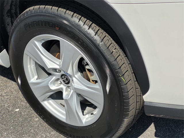 2023 Toyota Highlander L photo 4