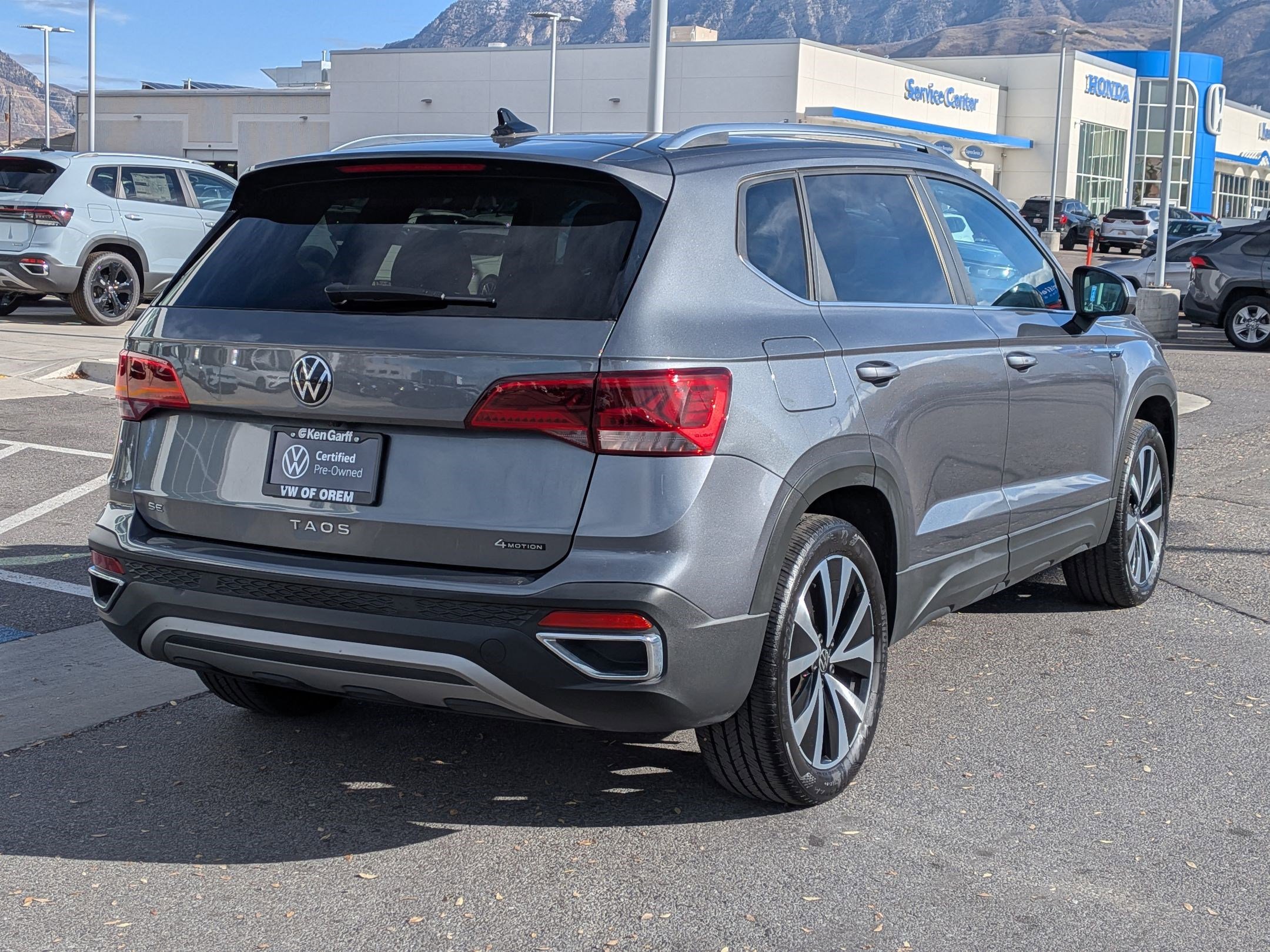 2023 Volkswagen Taos SE photo 2