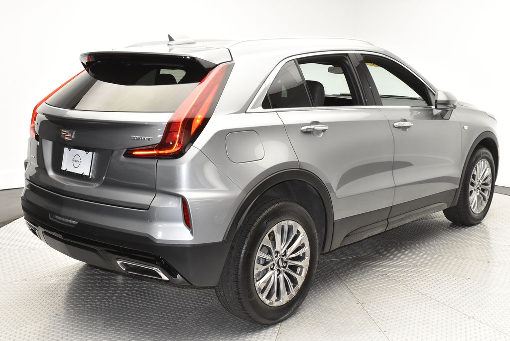 2024 Cadillac XT4 Premium Luxury photo 3