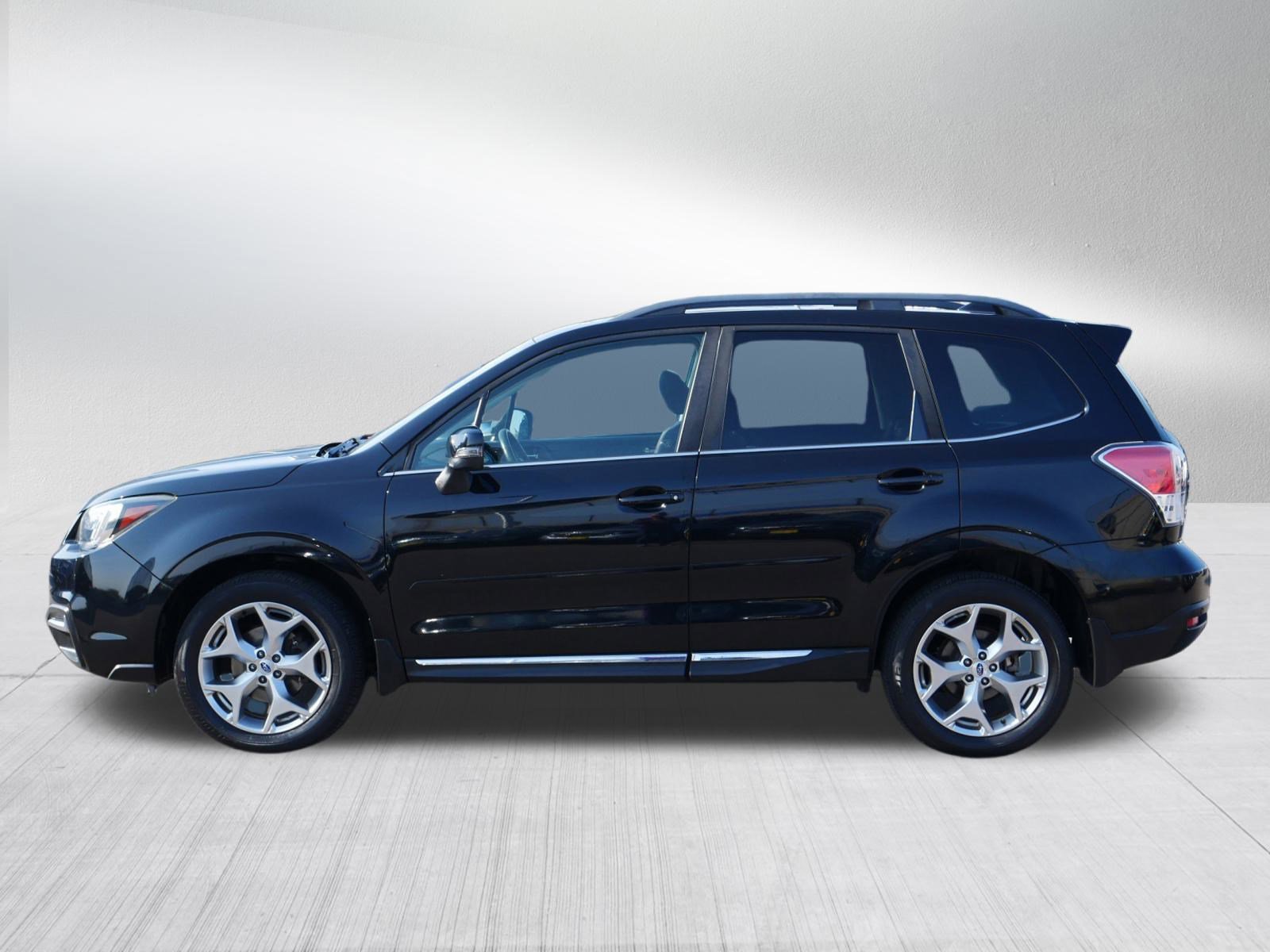 2018 Subaru Forester Touring photo 4