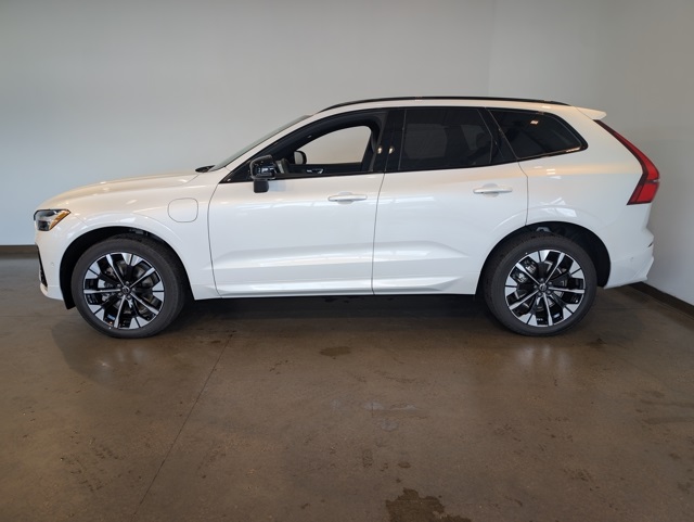 2026 Volvo XC60 Hybrid T8 Plus photo 3