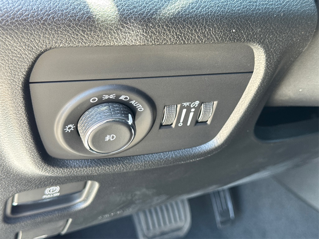 2025 Jeep Grand Cherokee Overland photo 28