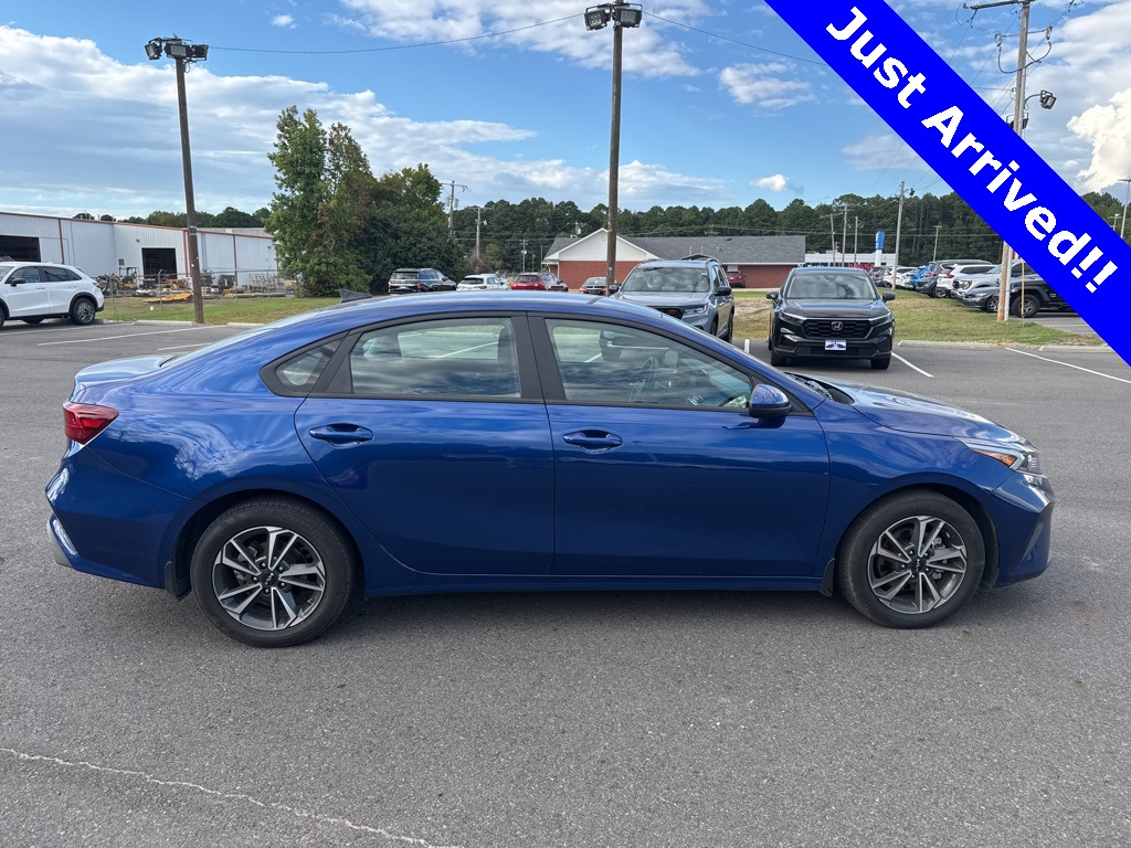 2024 Kia Forte LXS photo 2