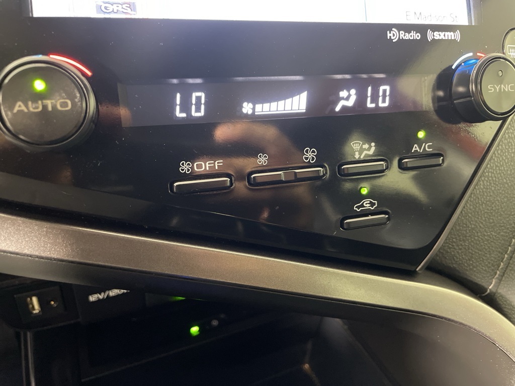 2019 Toyota Camry XSE V6 photo 28