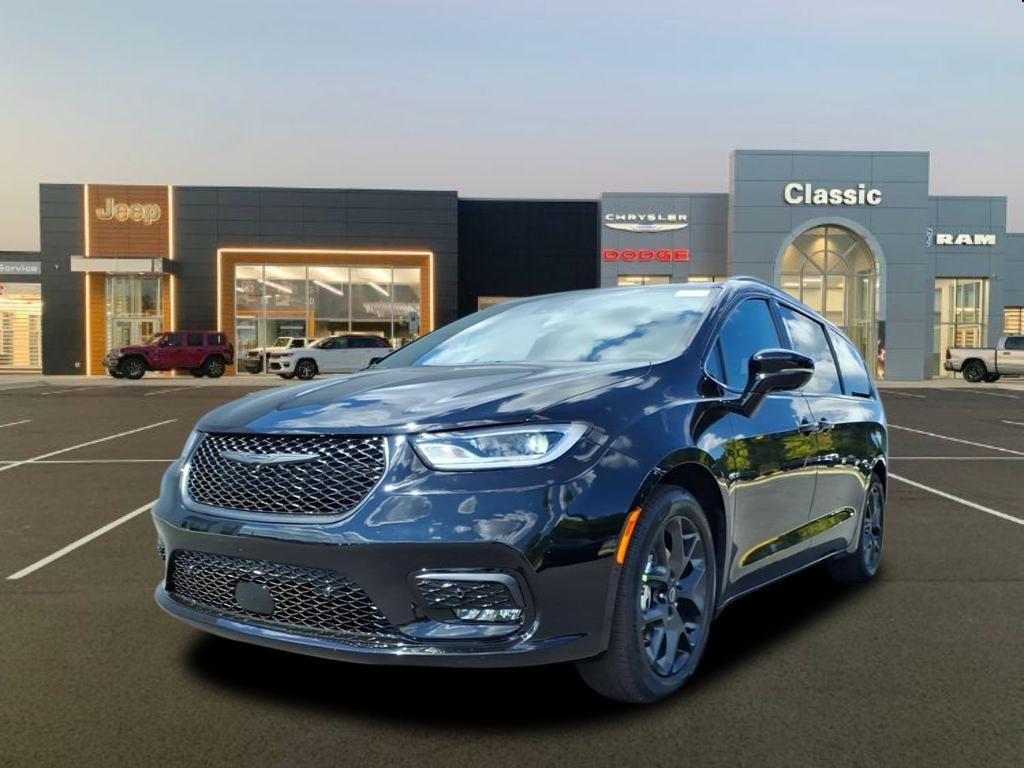 2026 Chrysler Pacifica Limited's photo