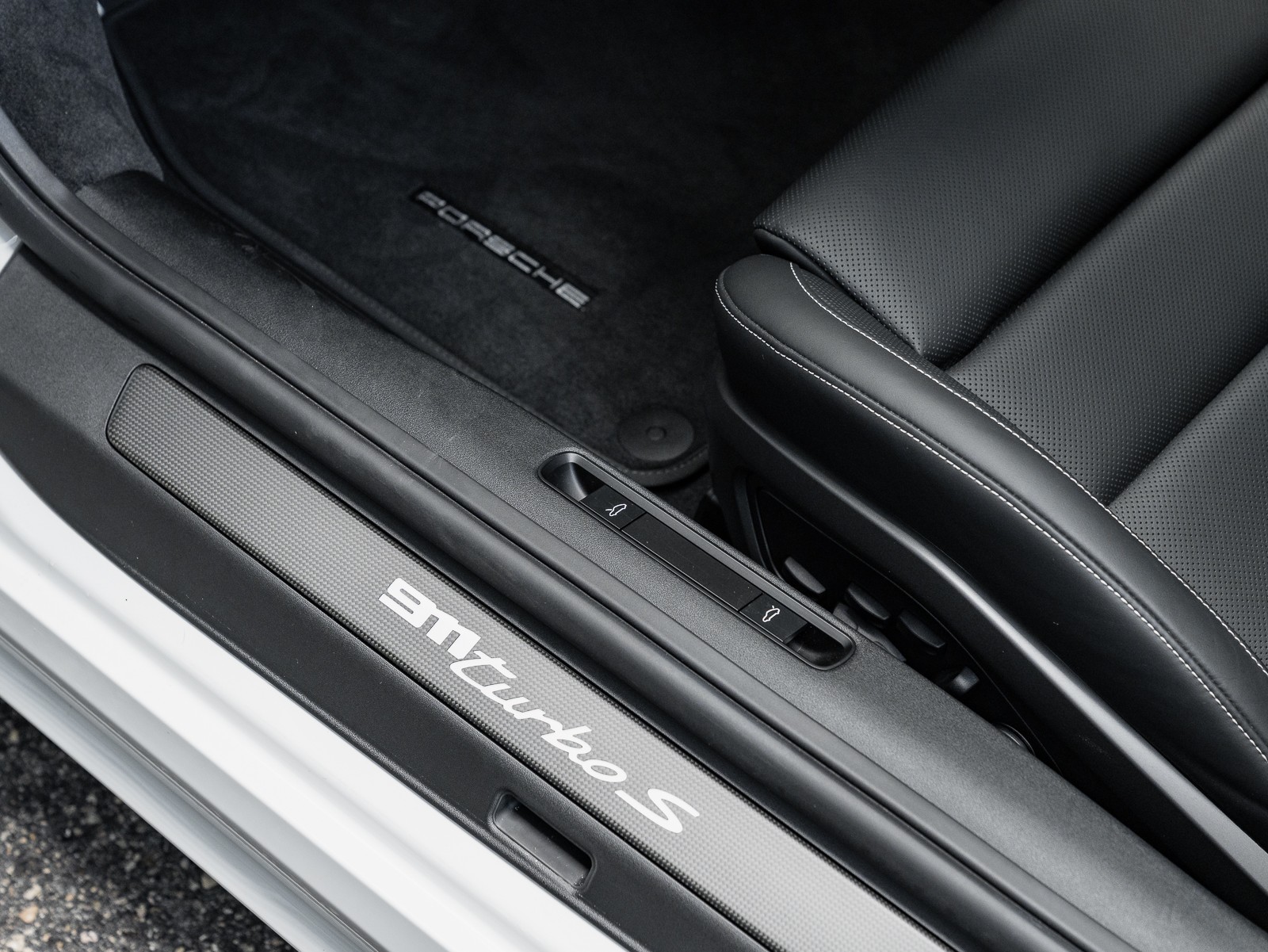 2023 Porsche 911 Turbo S photo 30