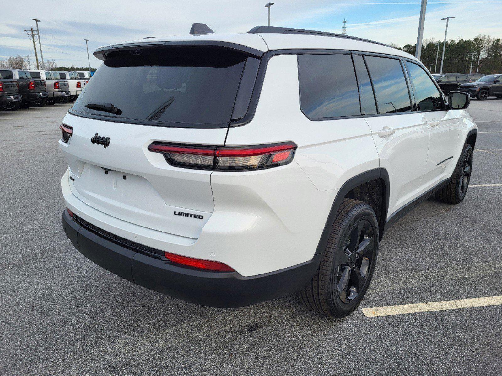 2025 Jeep Grand Cherokee Limited photo 4