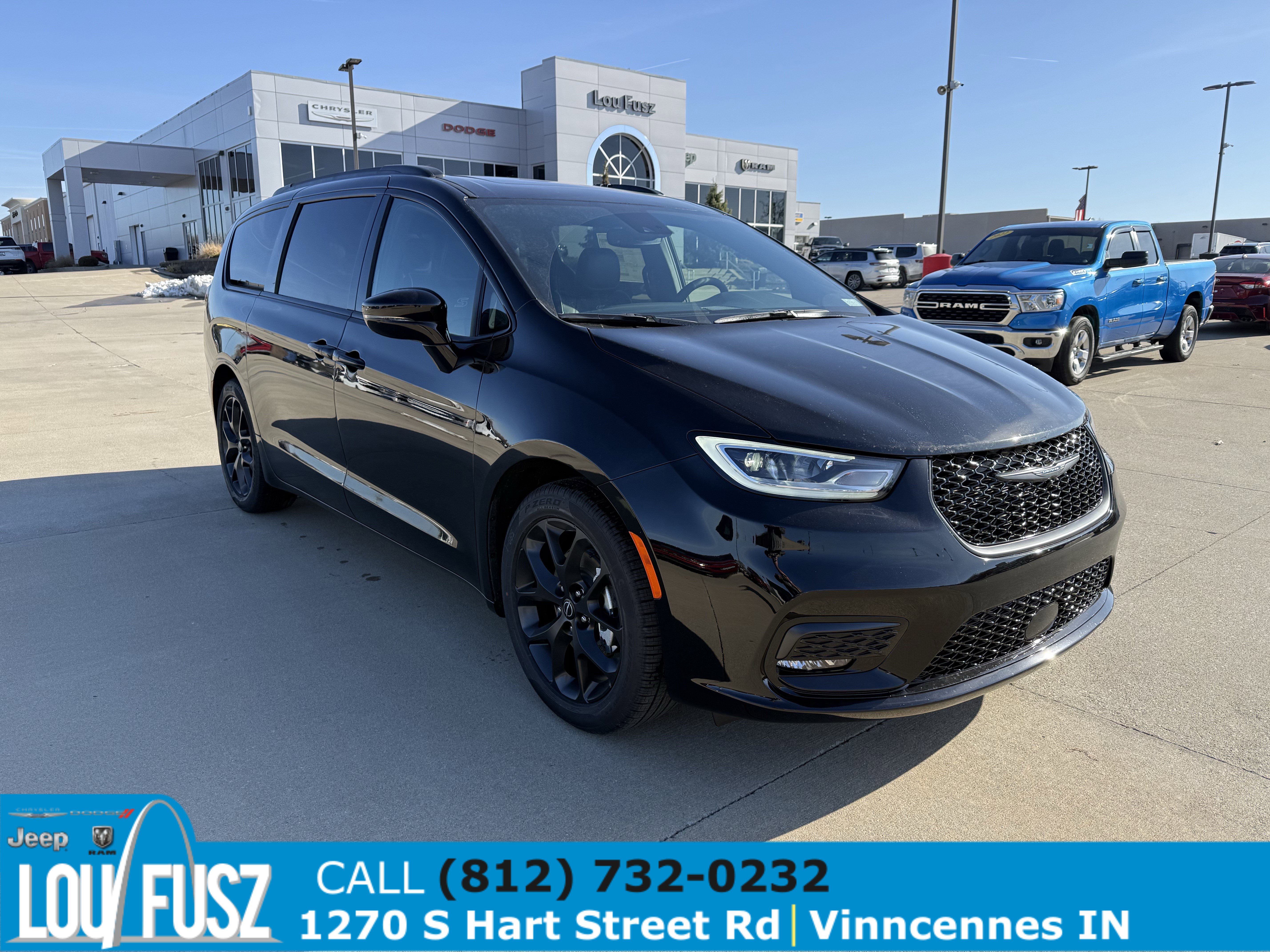 2026 Chrysler Pacifica Limited's photo