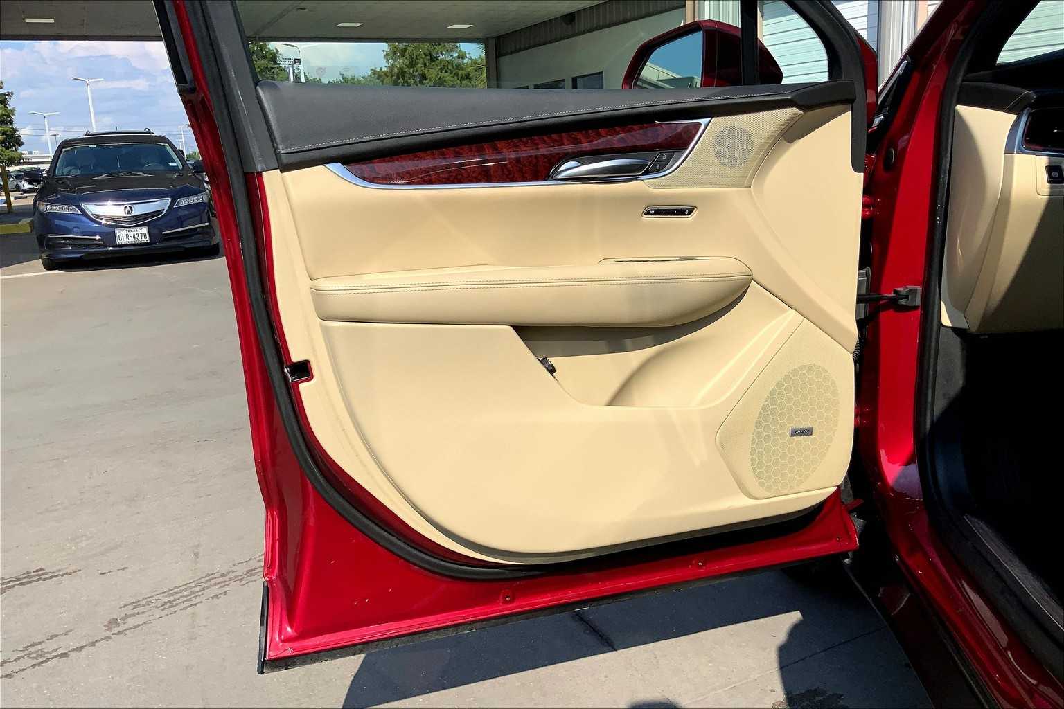 2019 Cadillac XT5 Luxury photo 21