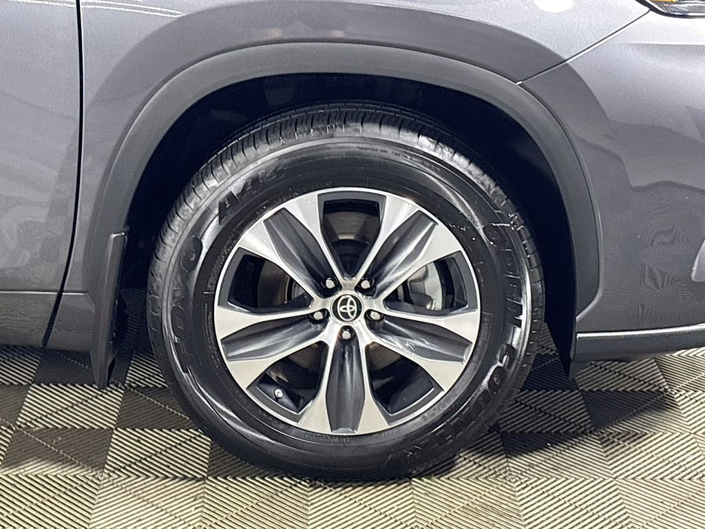 2023 Toyota Highlander L photo 20