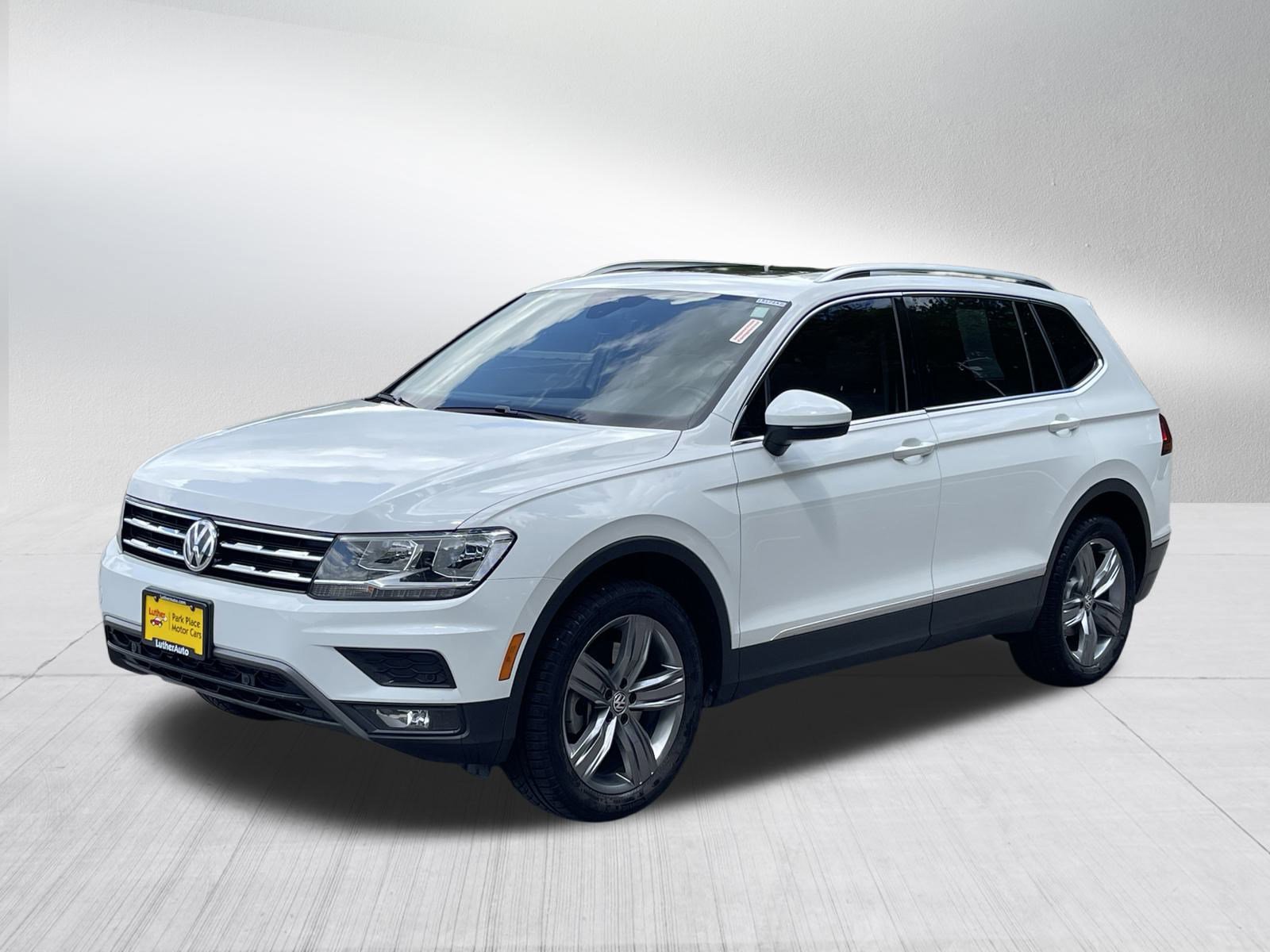 2020 Volkswagen Tiguan SEL photo 3