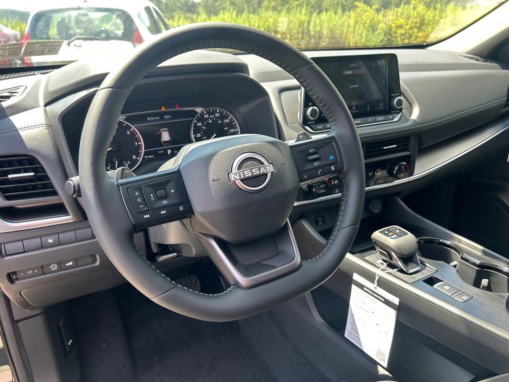 2026 Nissan Rogue SV photo 2