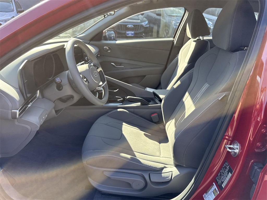 2023 Hyundai Elantra SEL photo 18