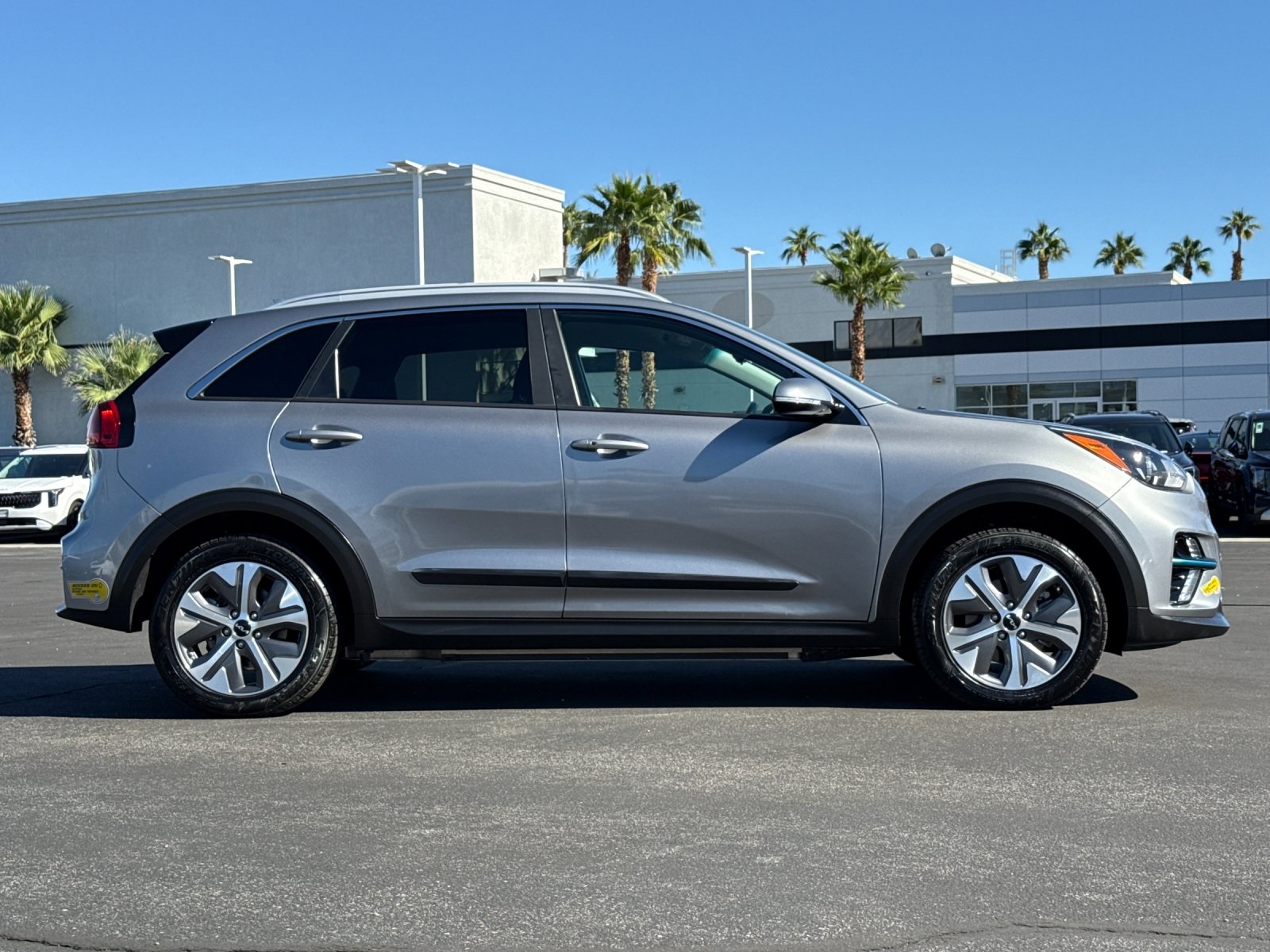 Used 2022 Kia Niro EX with VIN KNDCC3LGXN5122891 for sale in Cathedral City, CA