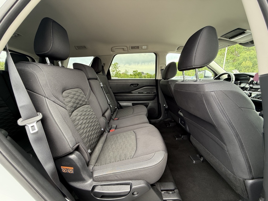 2025 Nissan Pathfinder SV photo 22