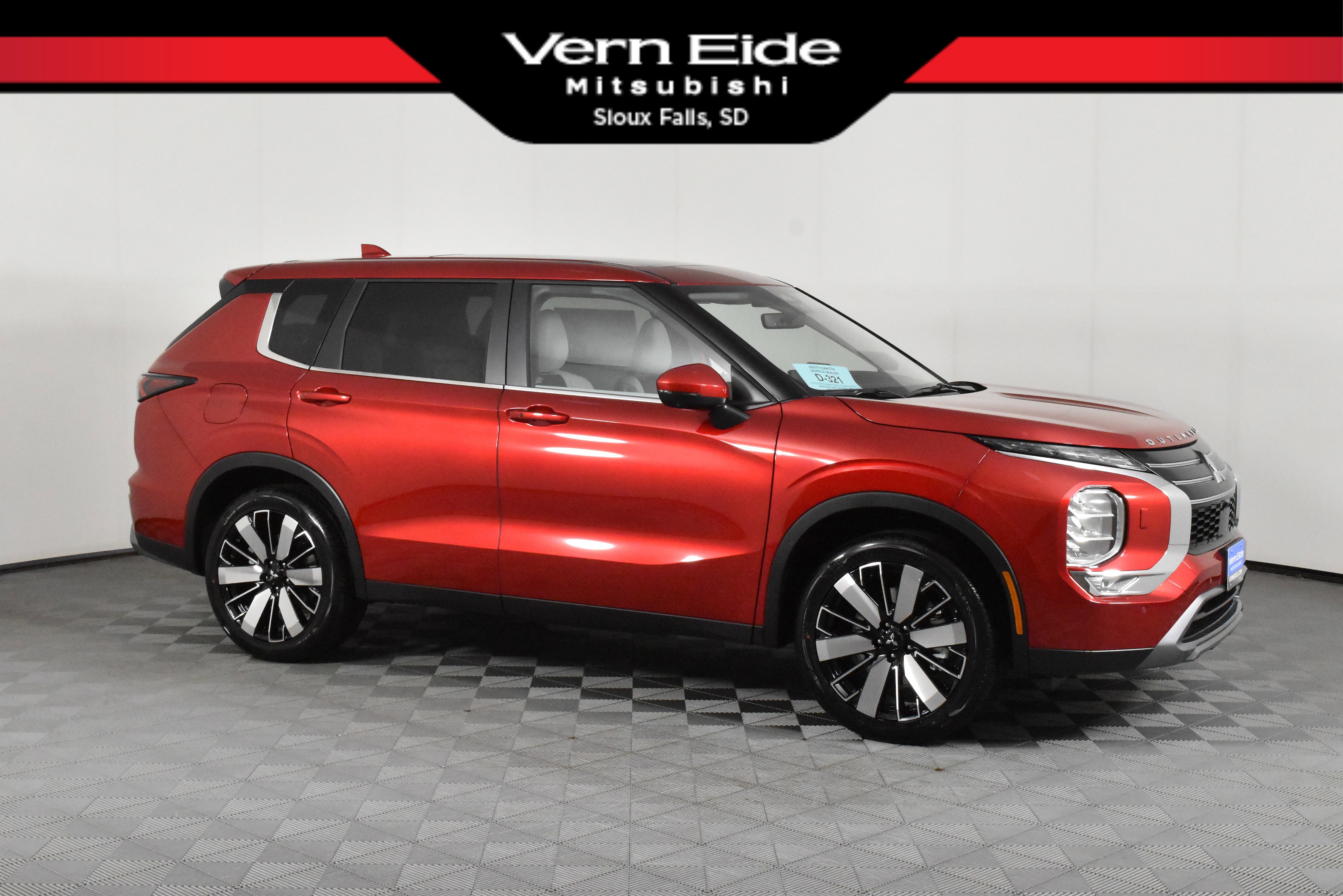 2025 Mitsubishi Outlander SE's photo