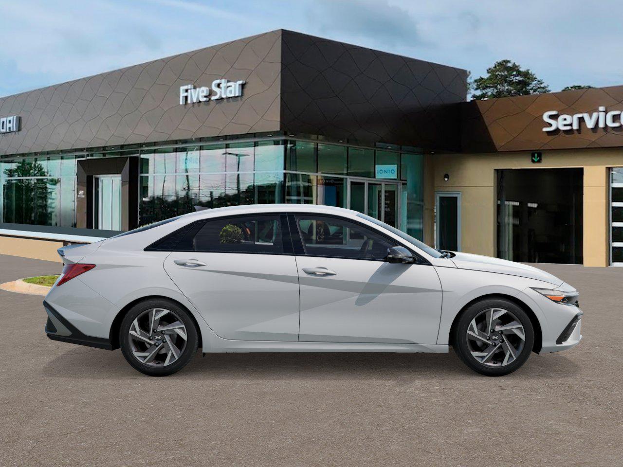 2025 Hyundai Elantra SEL Sport photo 5