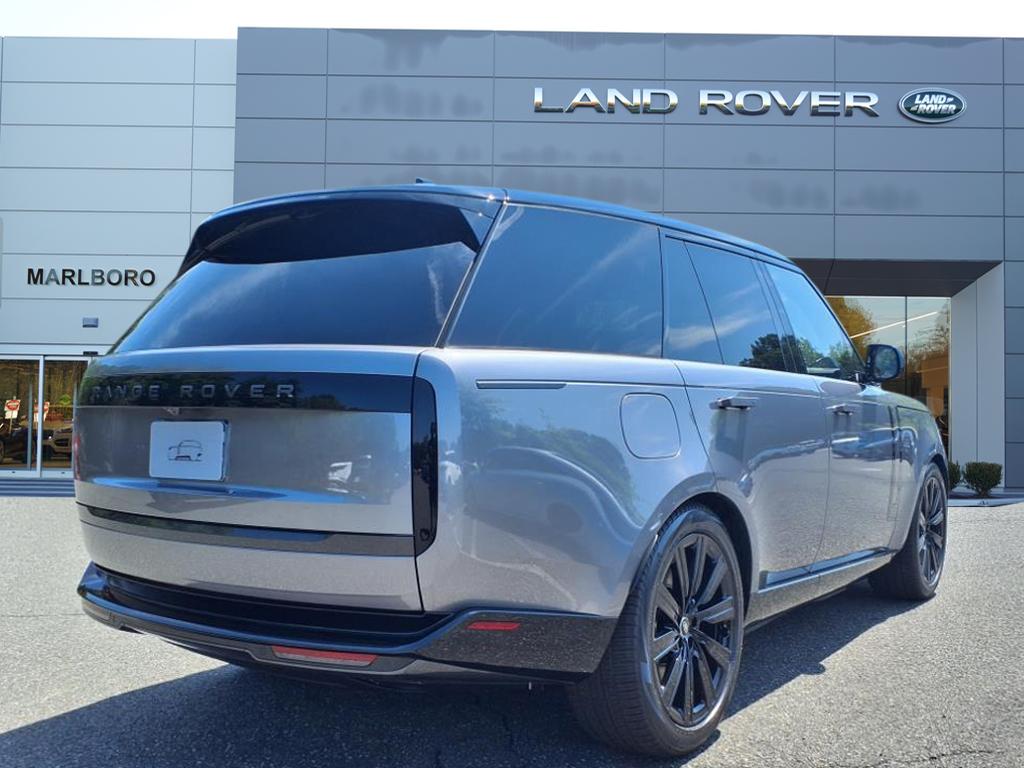 2025 Land Rover Range Rover SE photo 2