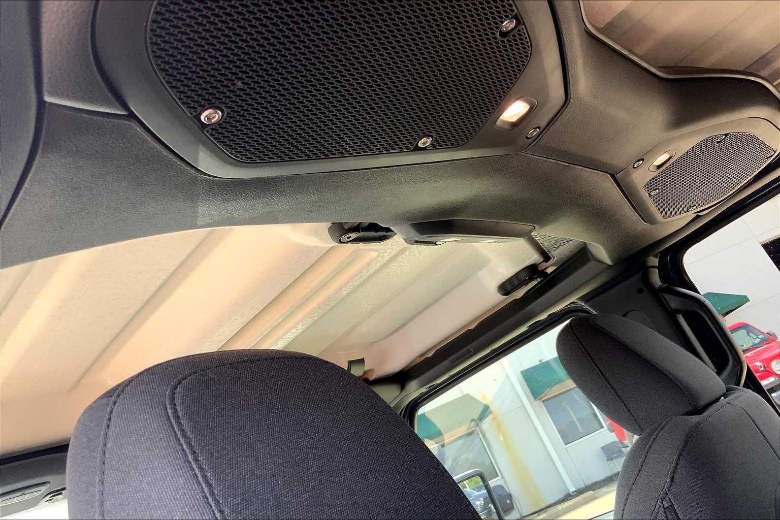 2025 Jeep Wrangler Sport S photo 15