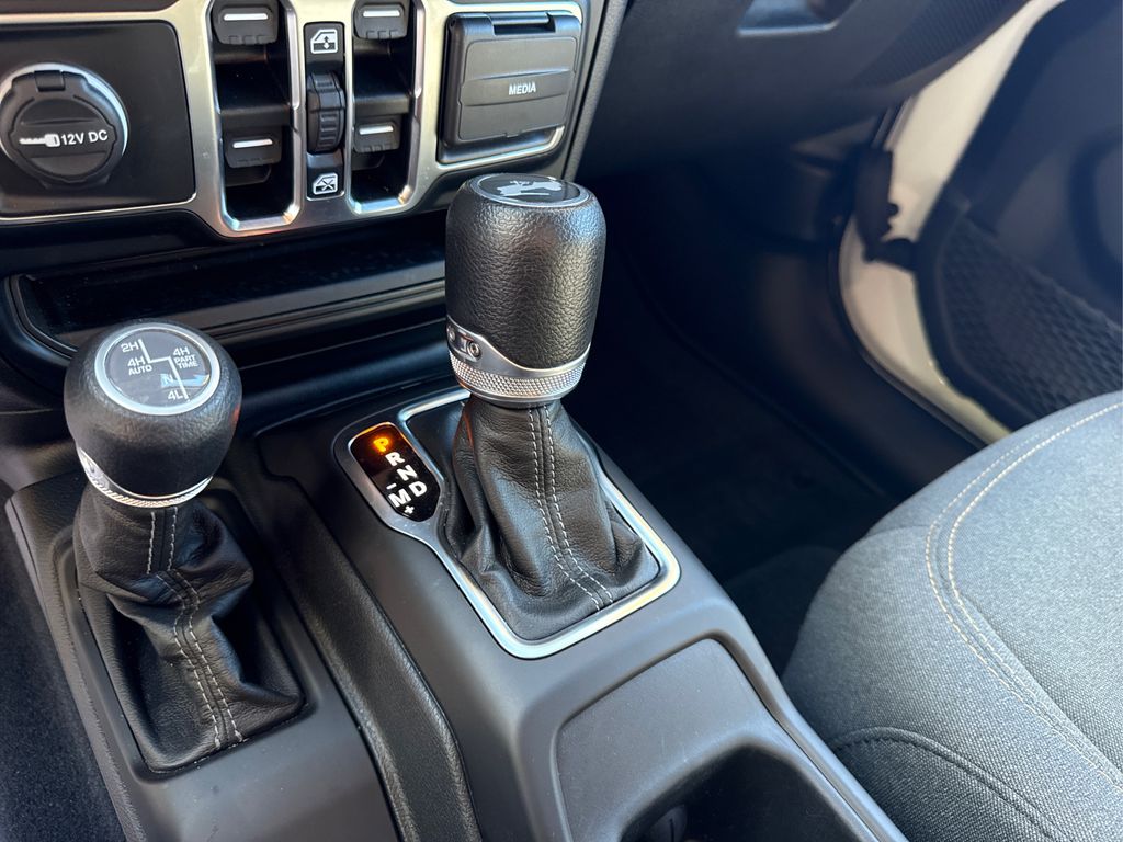 2024 Jeep Wrangler Sahara 4xe photo 26