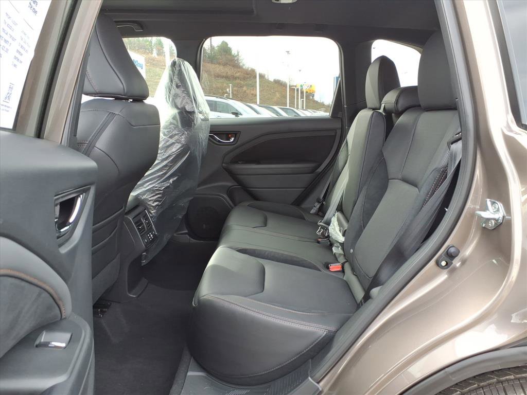 2025 Subaru Forester Touring photo 4