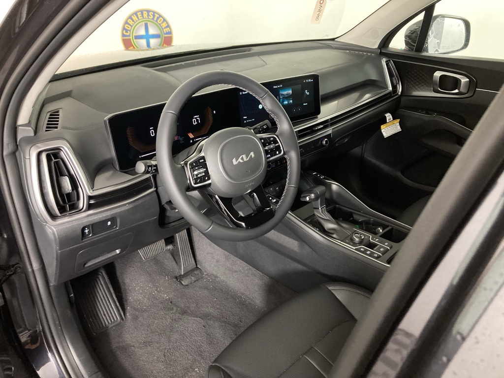 2025 Kia Sorento S photo 11