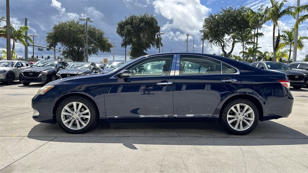 2011 Lexus ES 350 photo 25