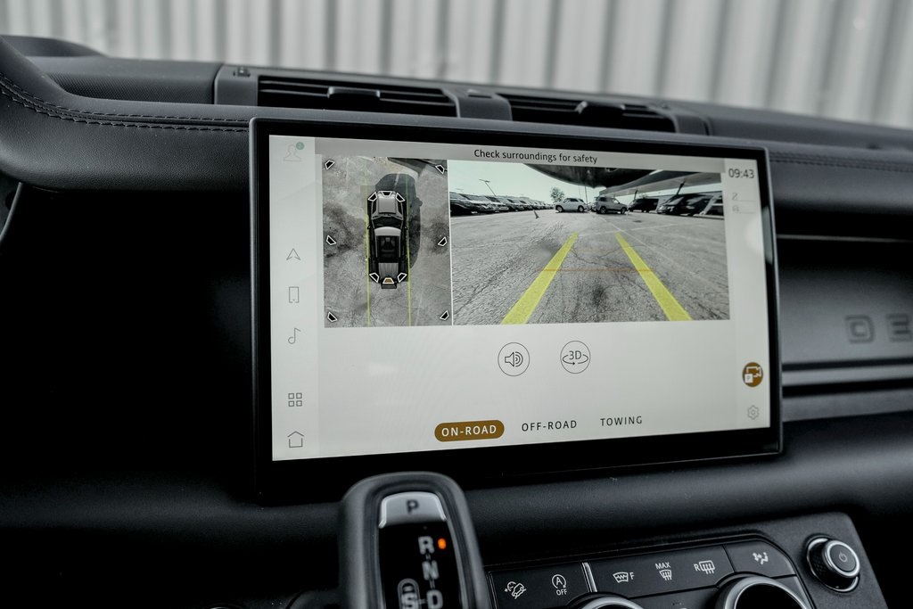 2025 Land Rover Defender 110 X-Dynamic SE photo 13