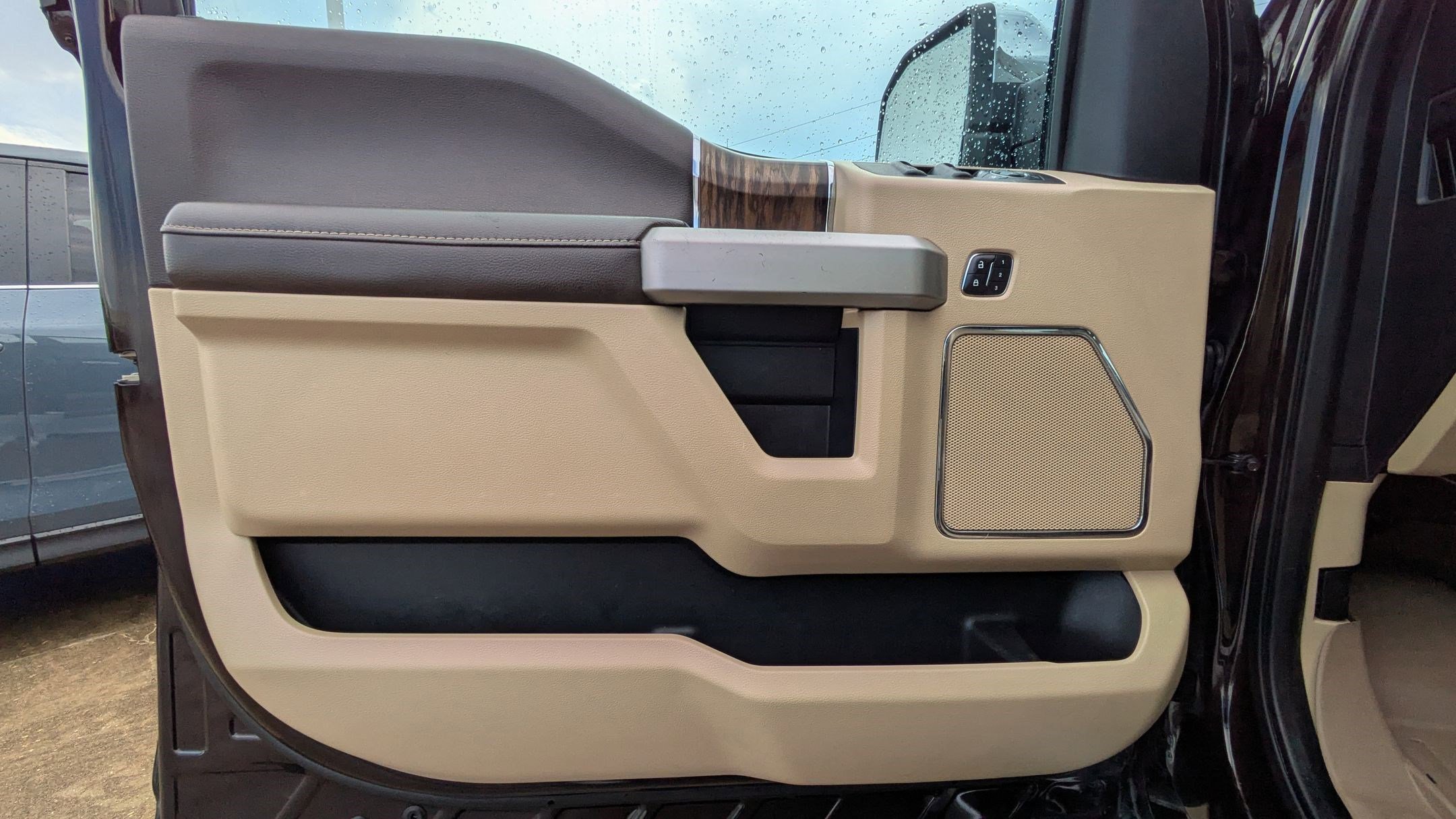 2020 Ford F-150 Lariat photo 12