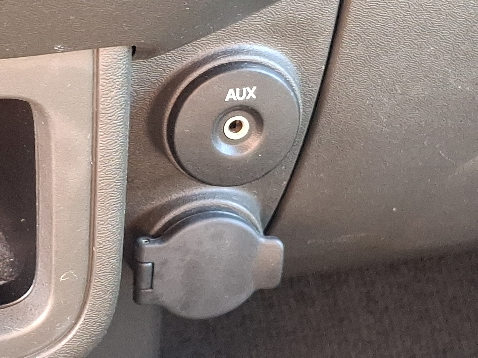 2012 Nissan Frontier SV photo 22