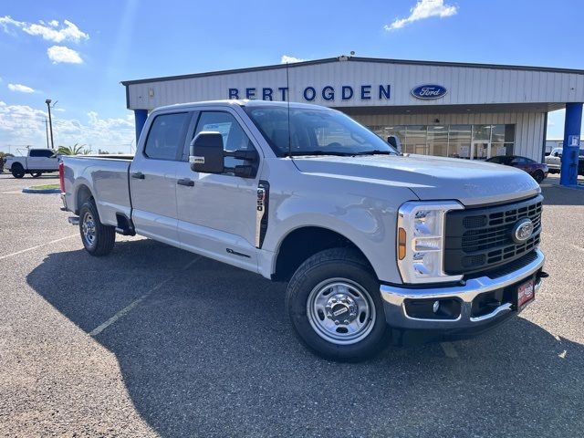 2026 Ford F-350 Super Duty XL's photo