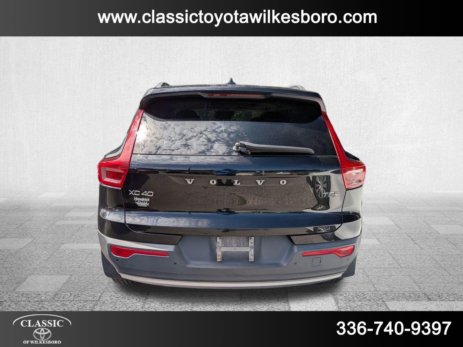 2019 Volvo XC40 Momentum photo 4