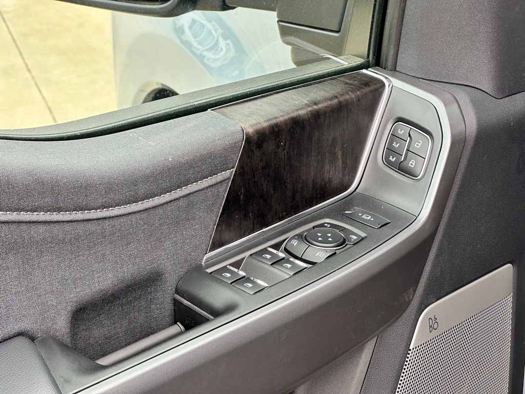 2025 Ford F-250 Lariat photo 18