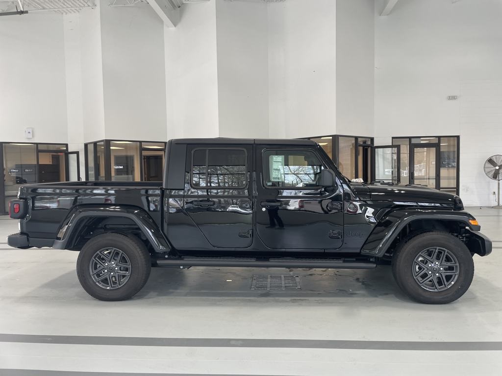 2024 Jeep Gladiator Sport photo 4