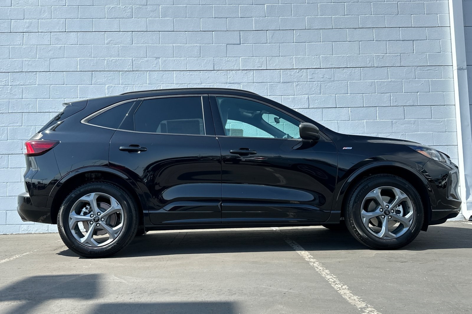 2024 Ford Escape ST-Line photo 2