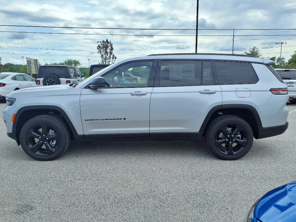 2025 Jeep Grand Cherokee Altitude X photo 3