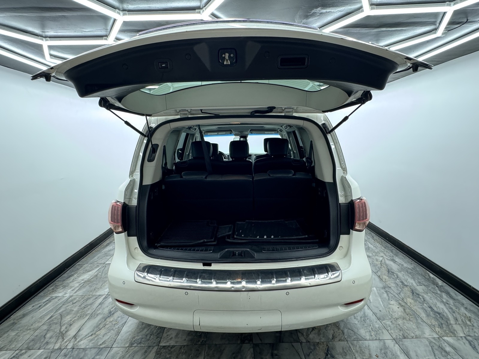 2017 Infiniti QX80 Limited photo 6