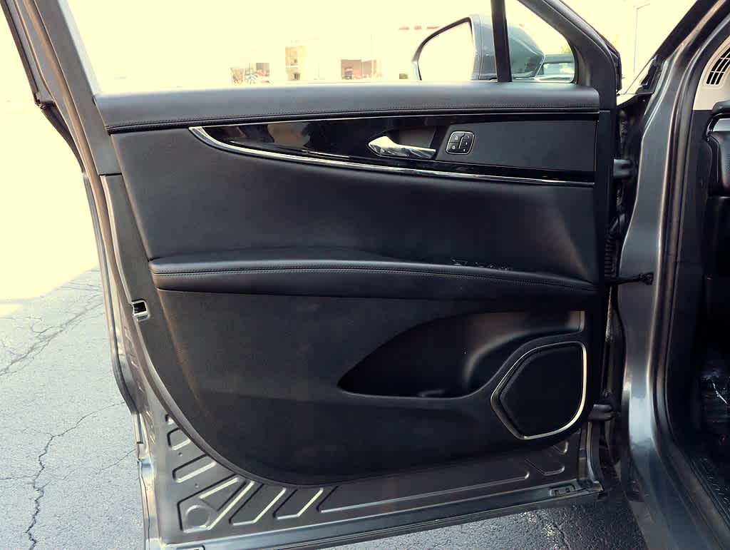 2022 Lincoln Nautilus Standard photo 21