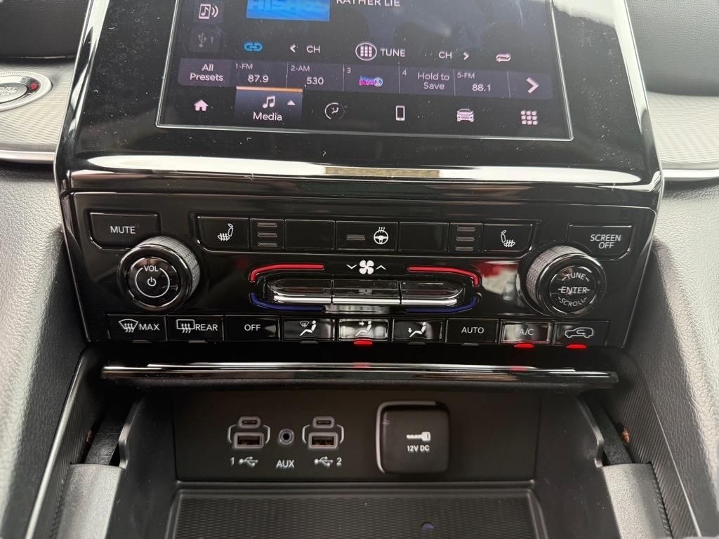 2025 Jeep Grand Cherokee Laredo Altitude photo 6