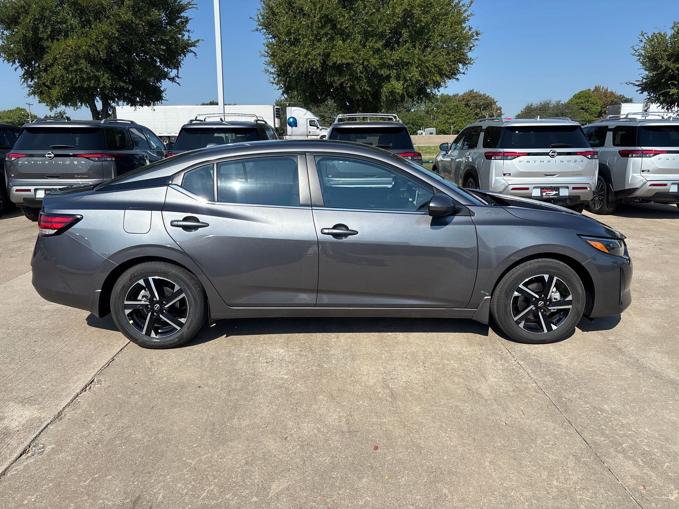 2025 Nissan Sentra SV photo 8