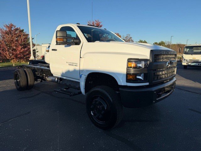 2024 Chevrolet Silverado 5500HD Work Truck photo 4